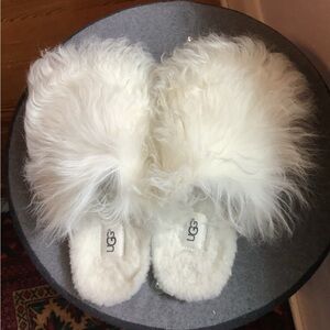 NWOT UGG FLUFF MOMMA MONGOLIAN SLIPPERS